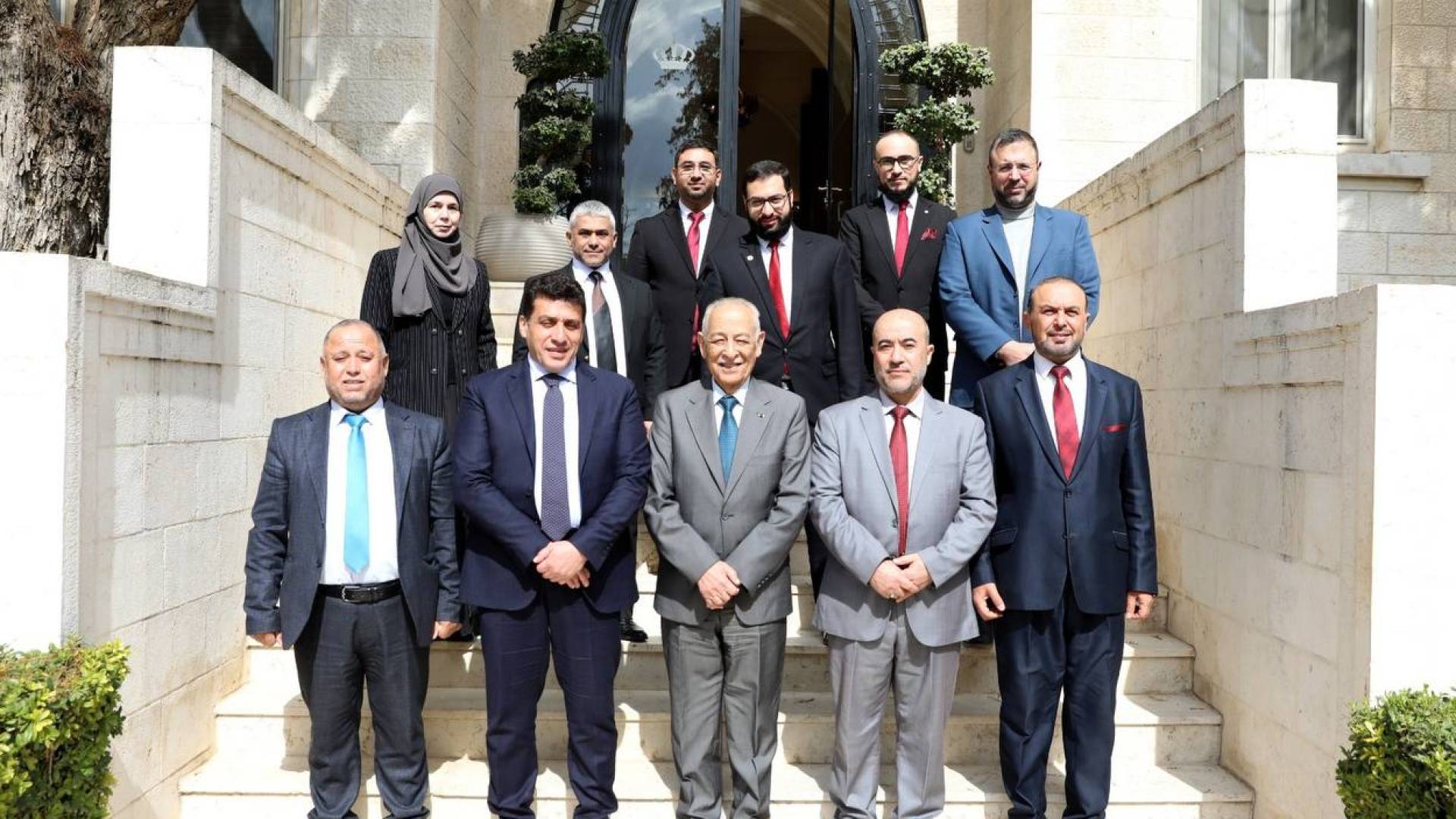 رئيس الديوان الملكي الهاشمي يوسف العيسوي، مع الوفد