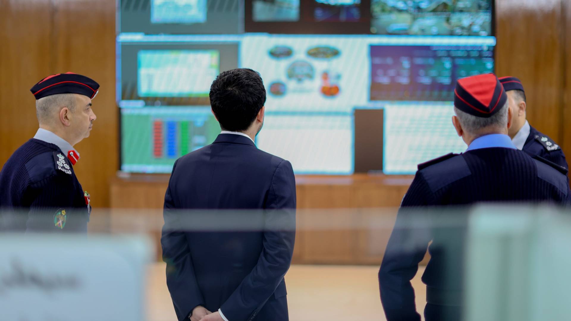 ولي العهد يزور مديرية الدفاع المدني