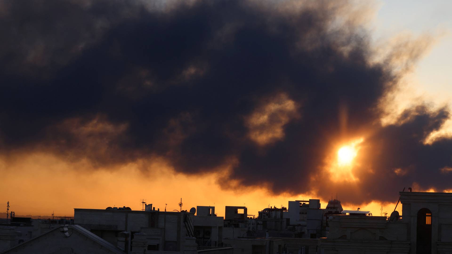 القصف على طهران