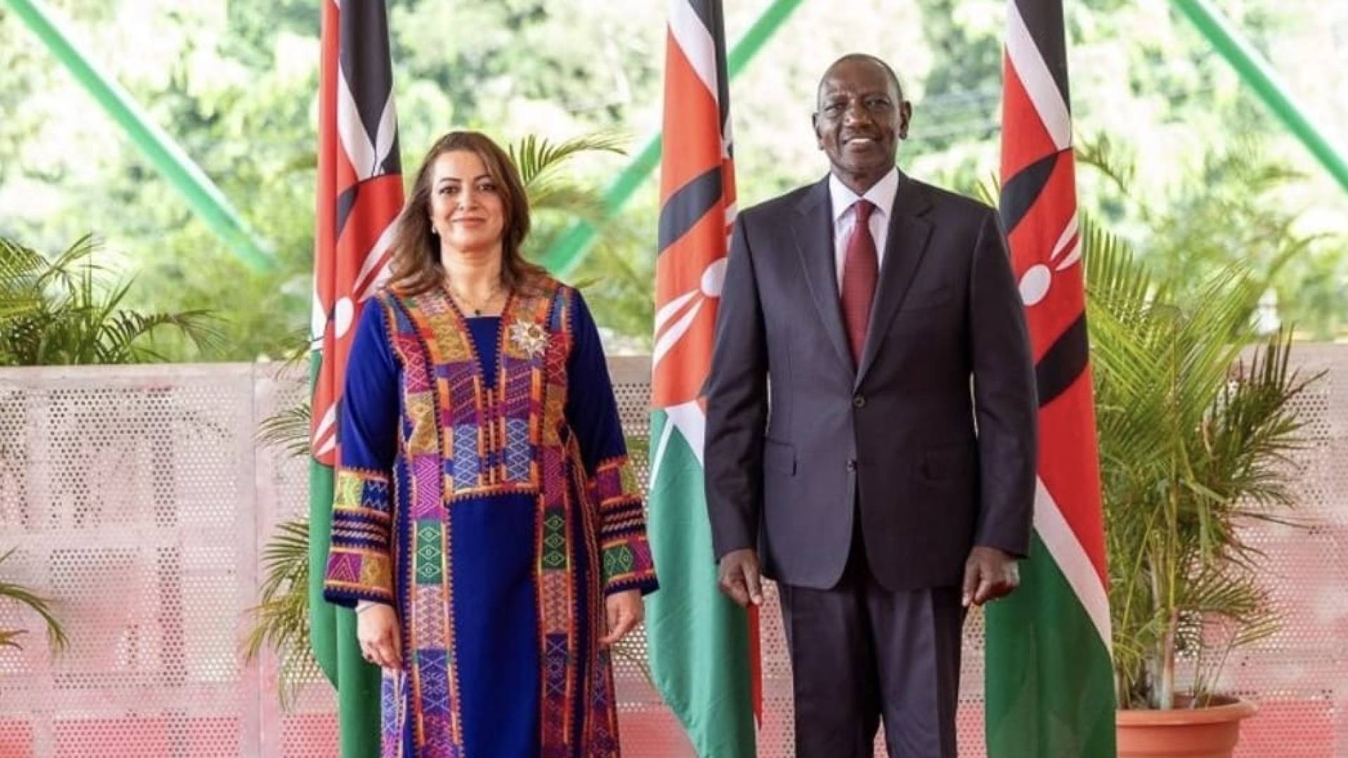 السفيرة رولان محمود سماره تقدم أوراق اعتمادها إلى الرئيس الكيني