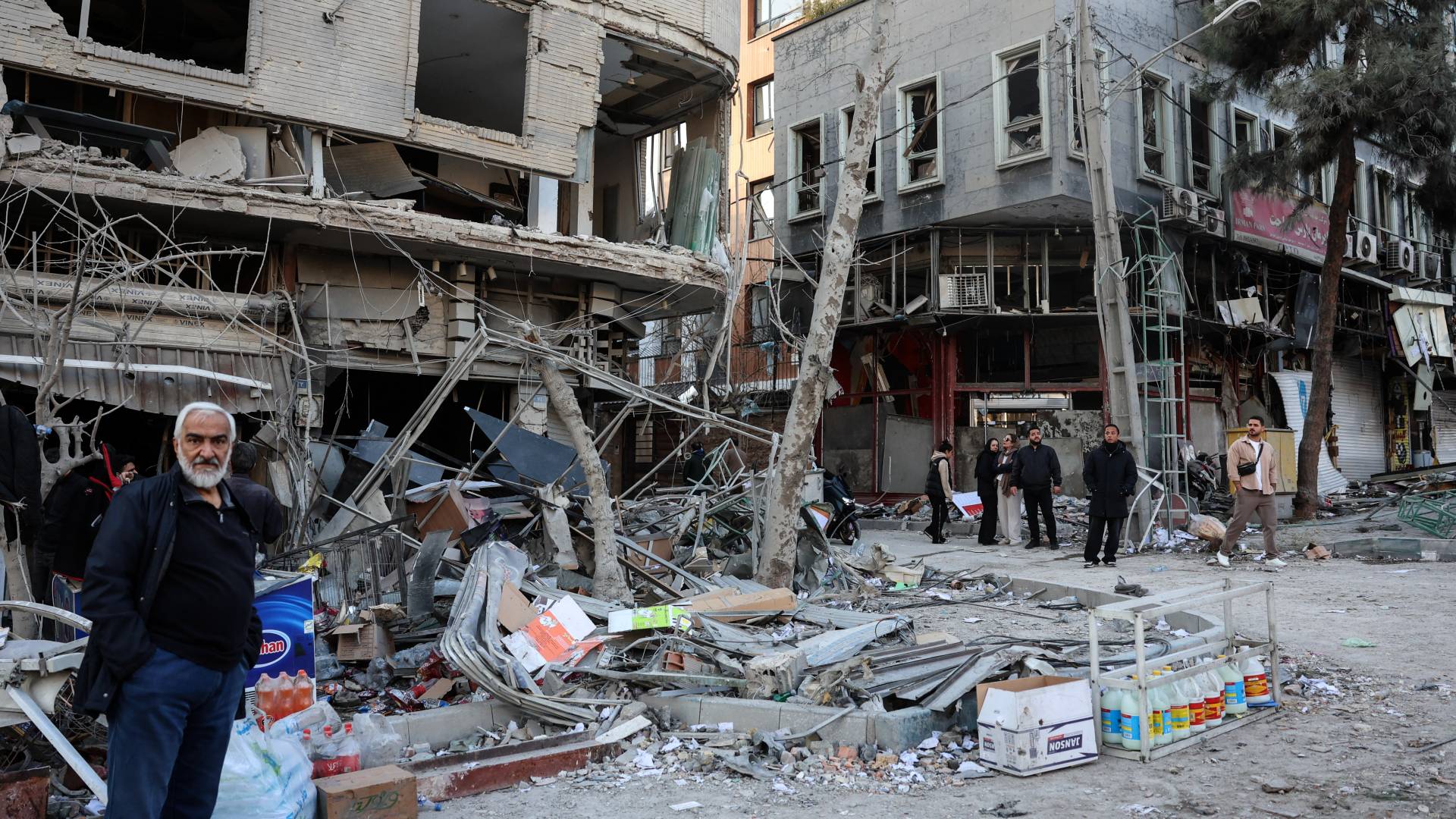 الدمار في إيران