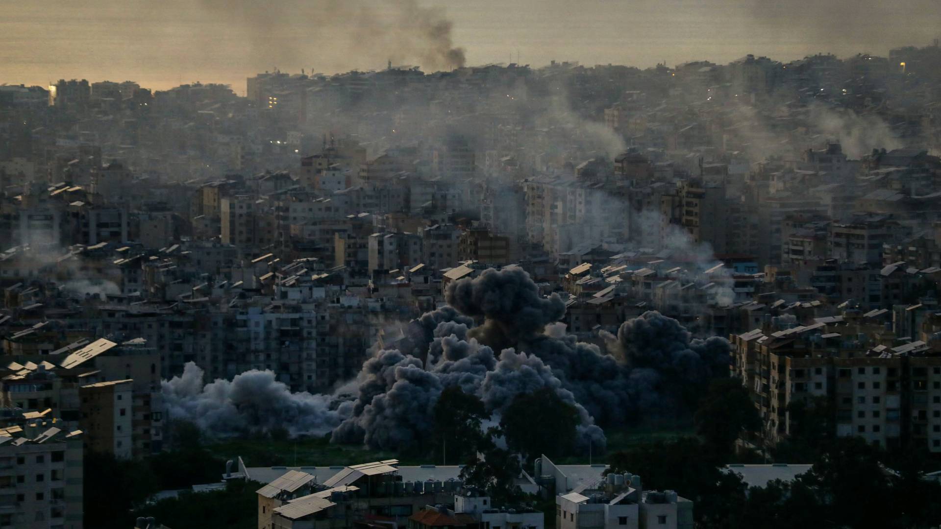 القصف على إيران