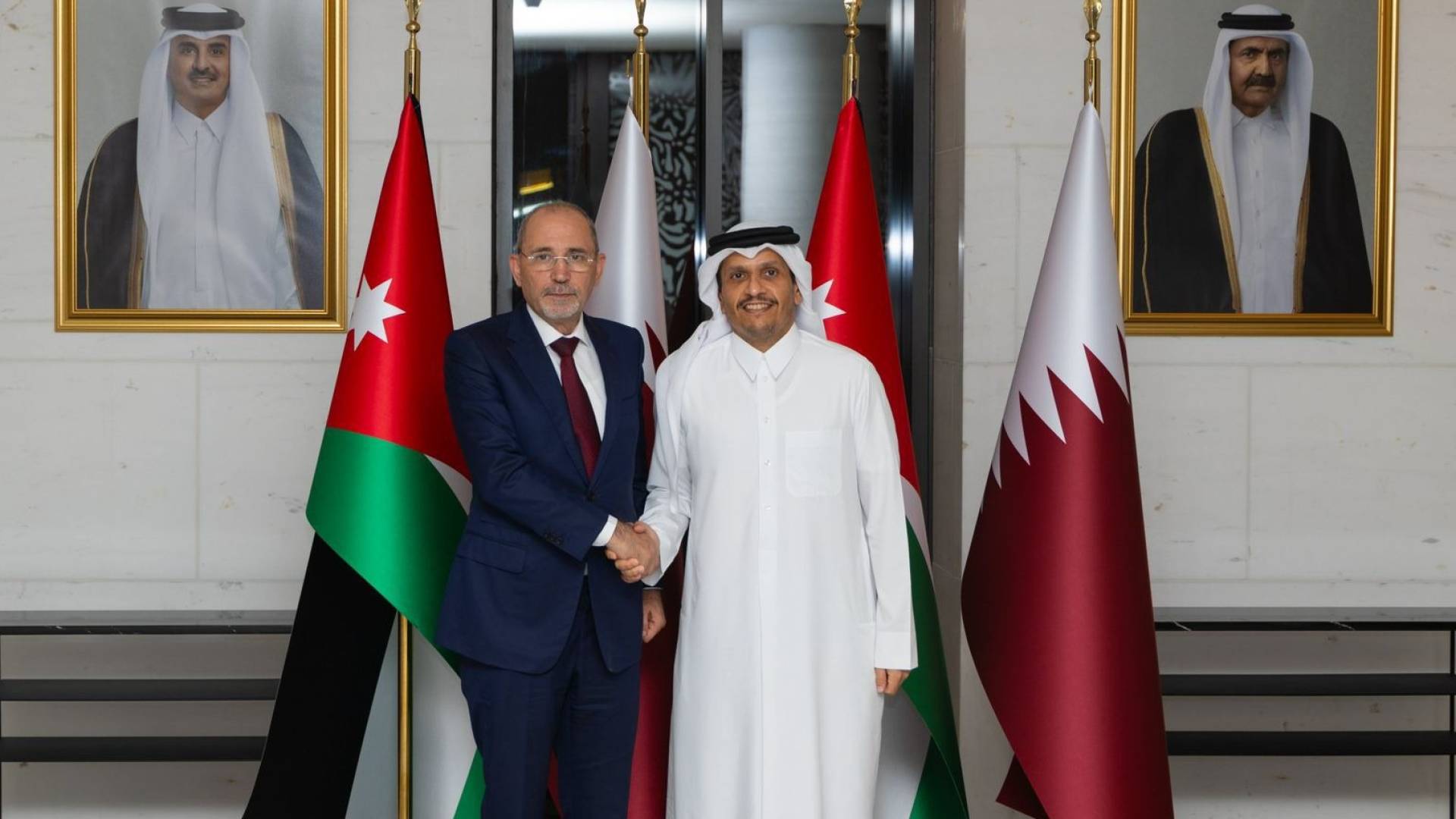 ووزير الخارجية وشؤون المغتربين، أيمن الصفدي و ووزير الخارجية في دولة قطر الشقيقة، الشيخ محمد بن عبد الرحمن آل ثاني