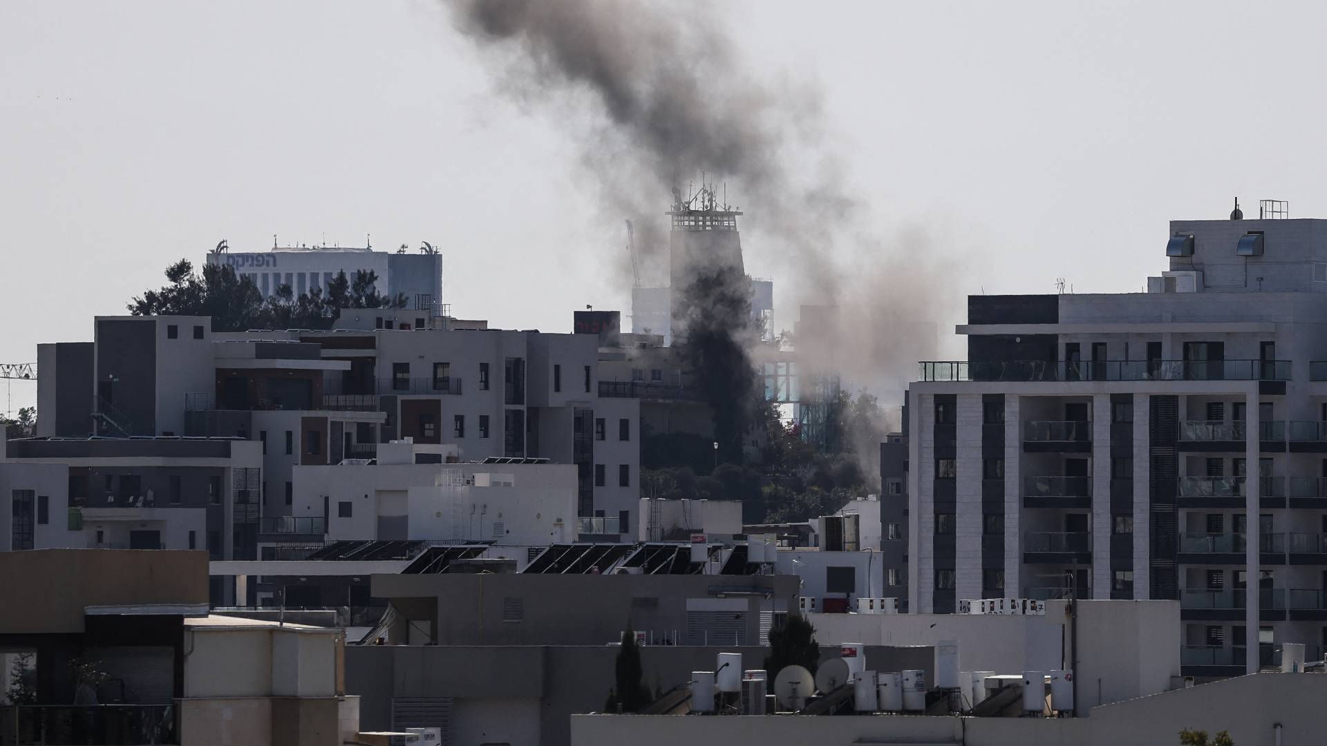 صاروخ إيراني في تل أبيب