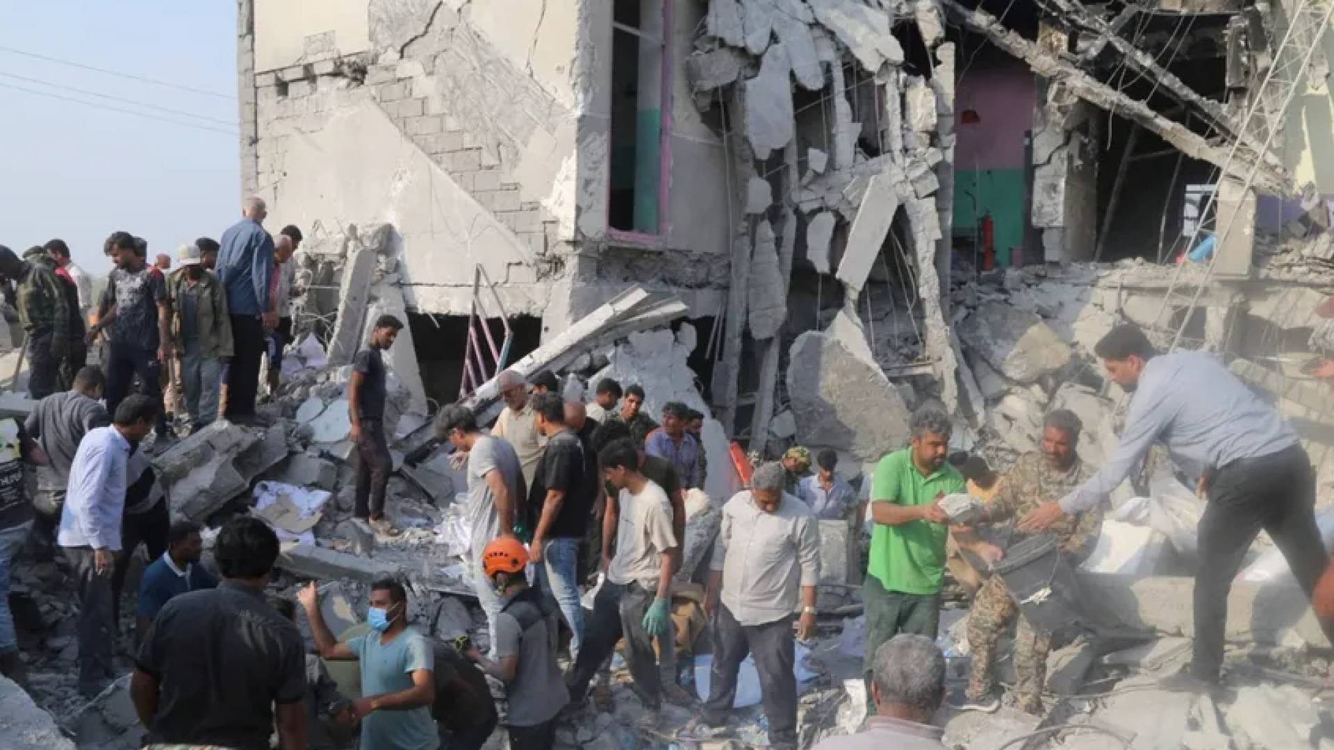 قصف مدرسة ابتدائية للبنات في ميناب _إيران