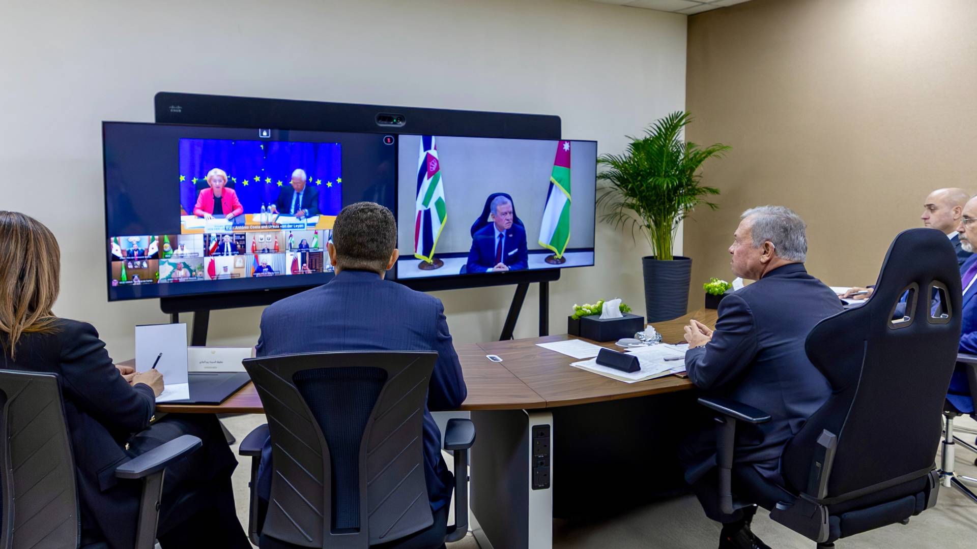 الملك يشارك باجتماع عبر تقنية الاتصال المرئي مع قادة من الاتحاد الأوروبي ودول المنطقة