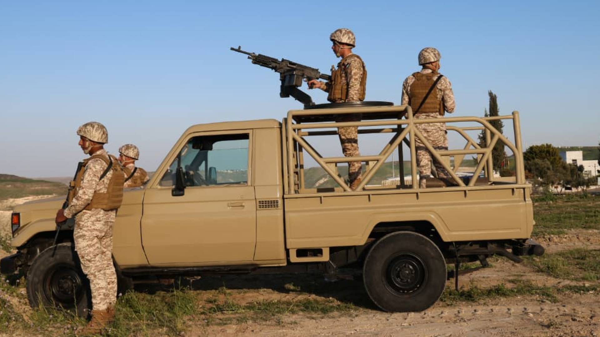 الحنيطي يتفقد عددا من تشكيلات ووحدات المنطقة العسكرية الشمالية