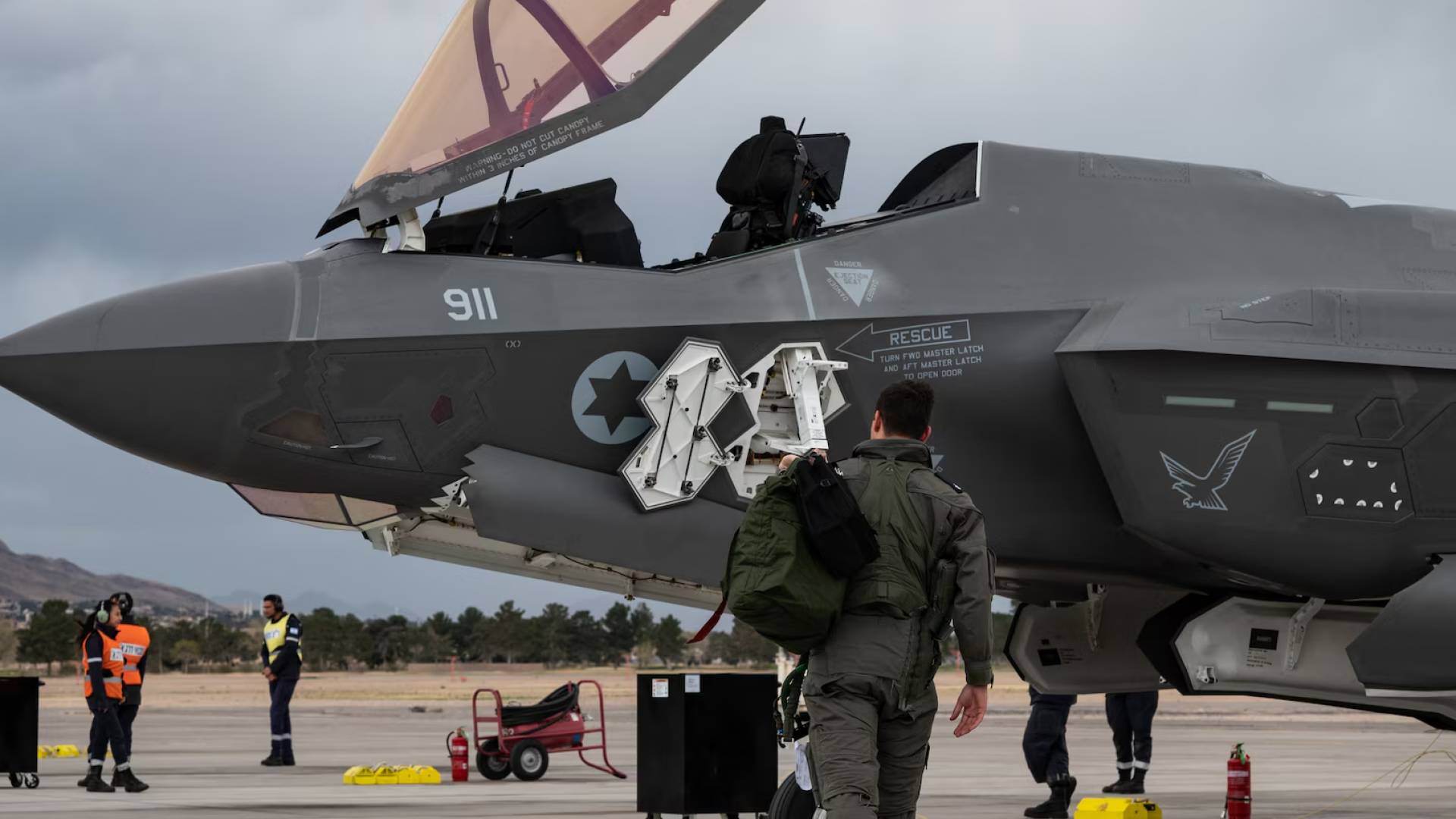 طائرة حربية للاحتلال