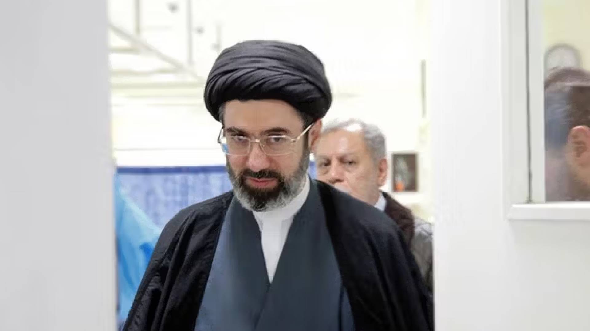 المرشد الأعلى الجديد في إيران مجتبى خامئني