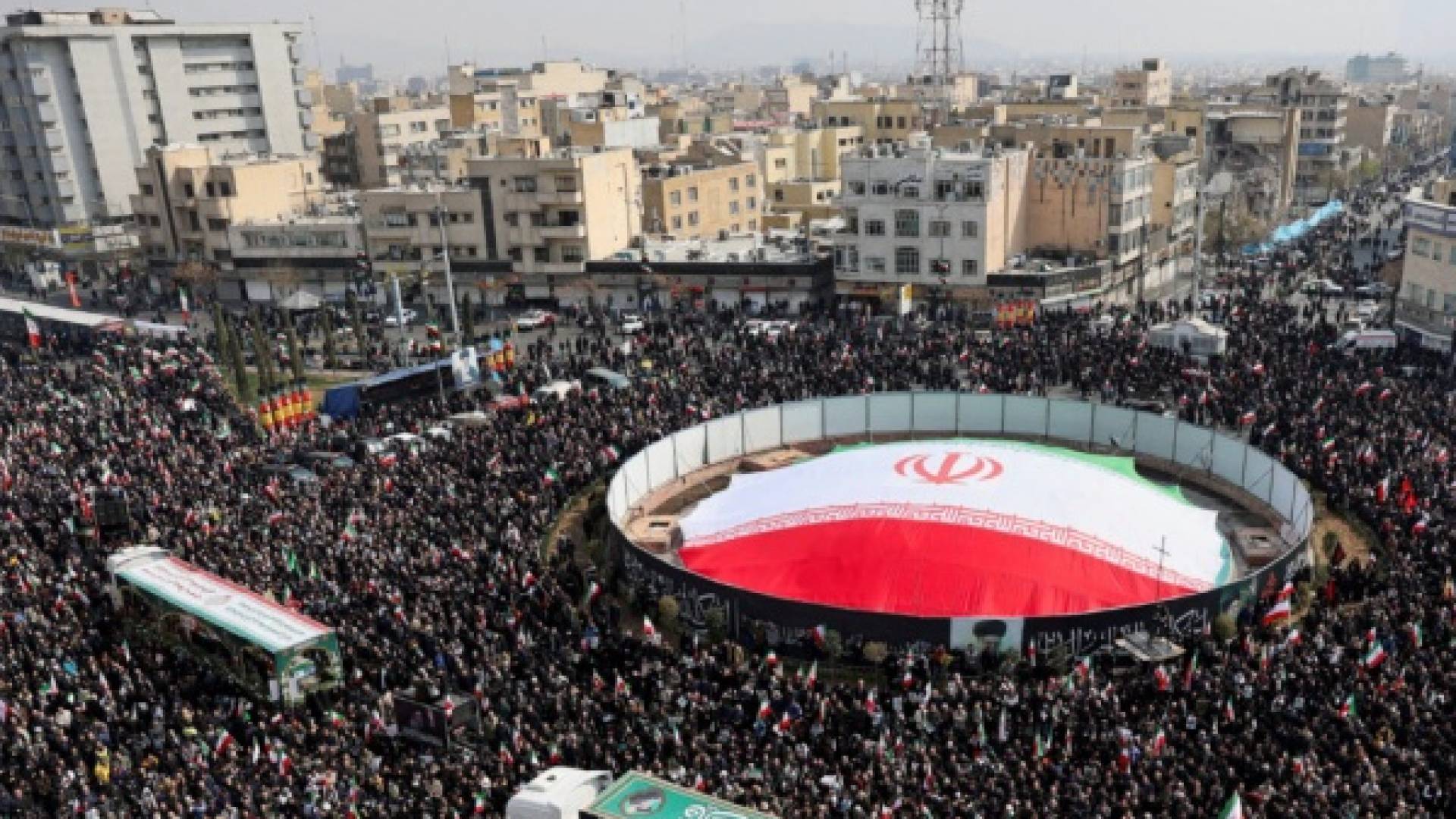 طهران تشيع كبار قادتها العسكريين والأمنيين في جنازة مليونية