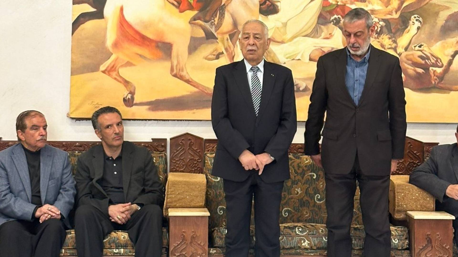 العيسوي ينقل تعازي الملك وولي العهد إلى عشيرتي الفايز والخريشا