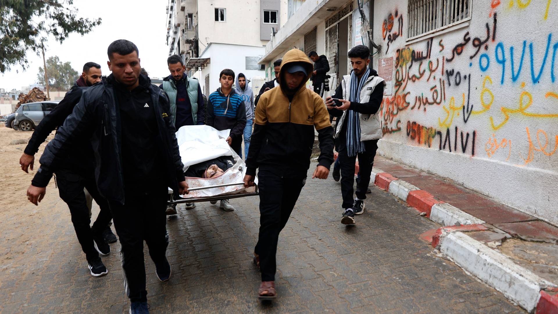 3 شهداء بقصف استهدف شارع مشتهى بحي الشجاعية شرق مدينة غزة