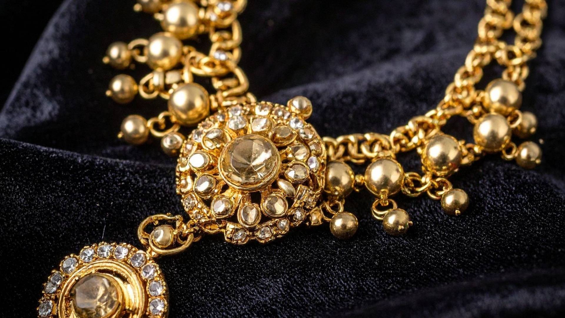 مجوهرات ذهبية