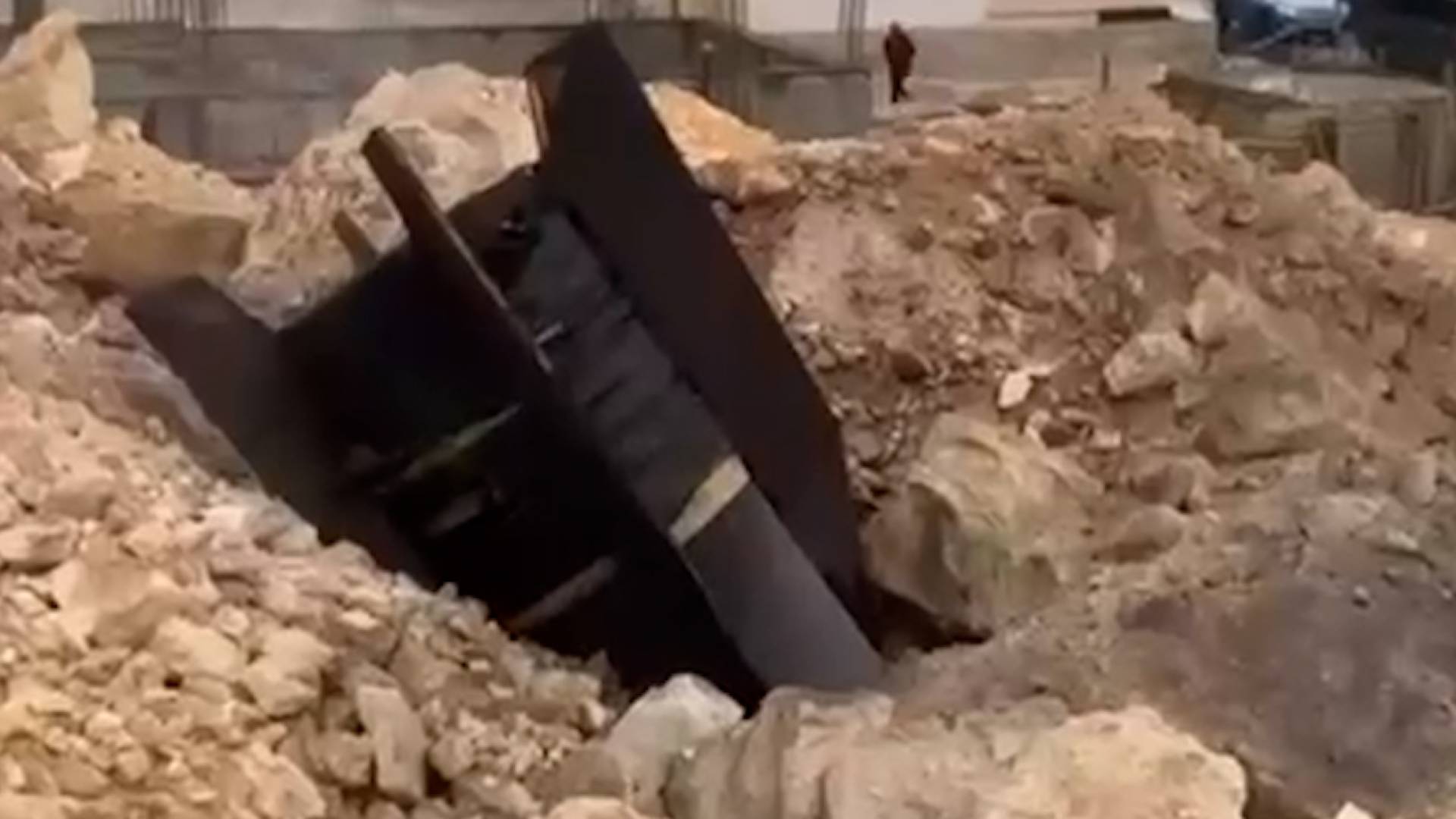 شظايا صاروخ إيراني في منطقة خريبة السوق