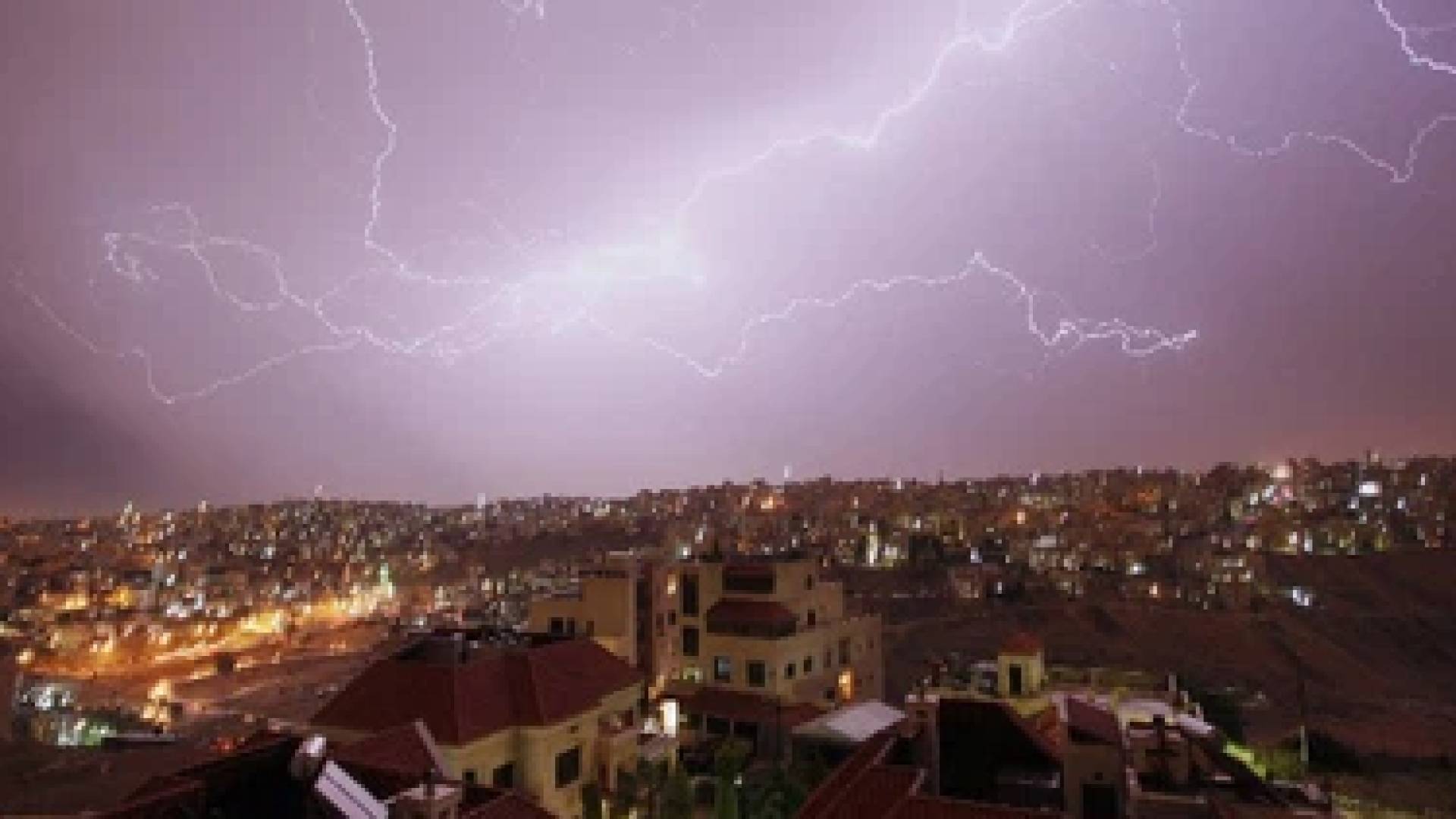 صورة أرشيفية لعاصفة رعدية في الأردن