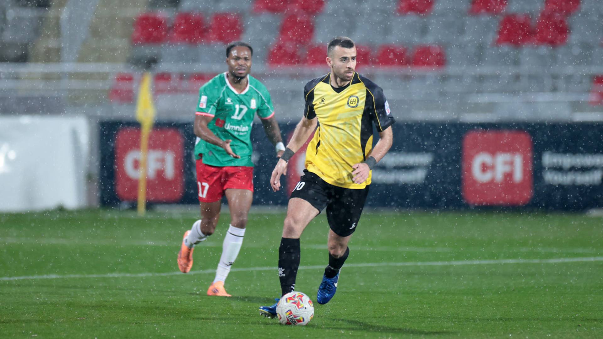 لاعب الحسين يوسف أبو الجزر من مباراة فريقه أمام الوحدات