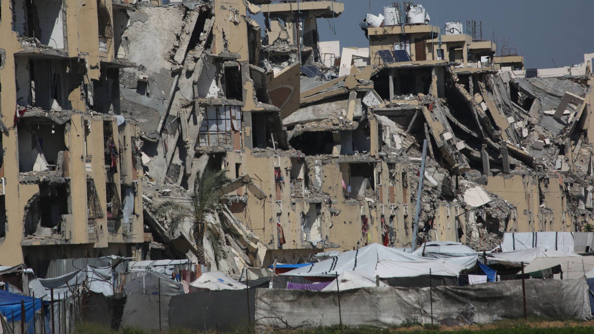 انهيار في قطاع غزة