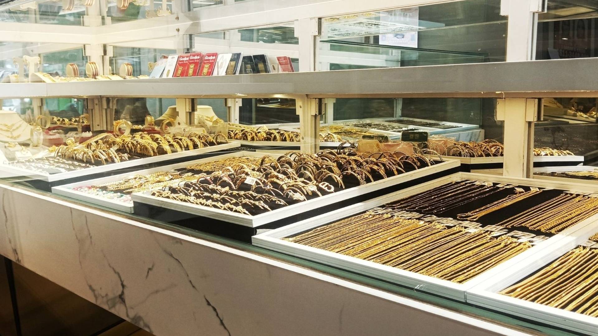 مجوهرات ذهبية