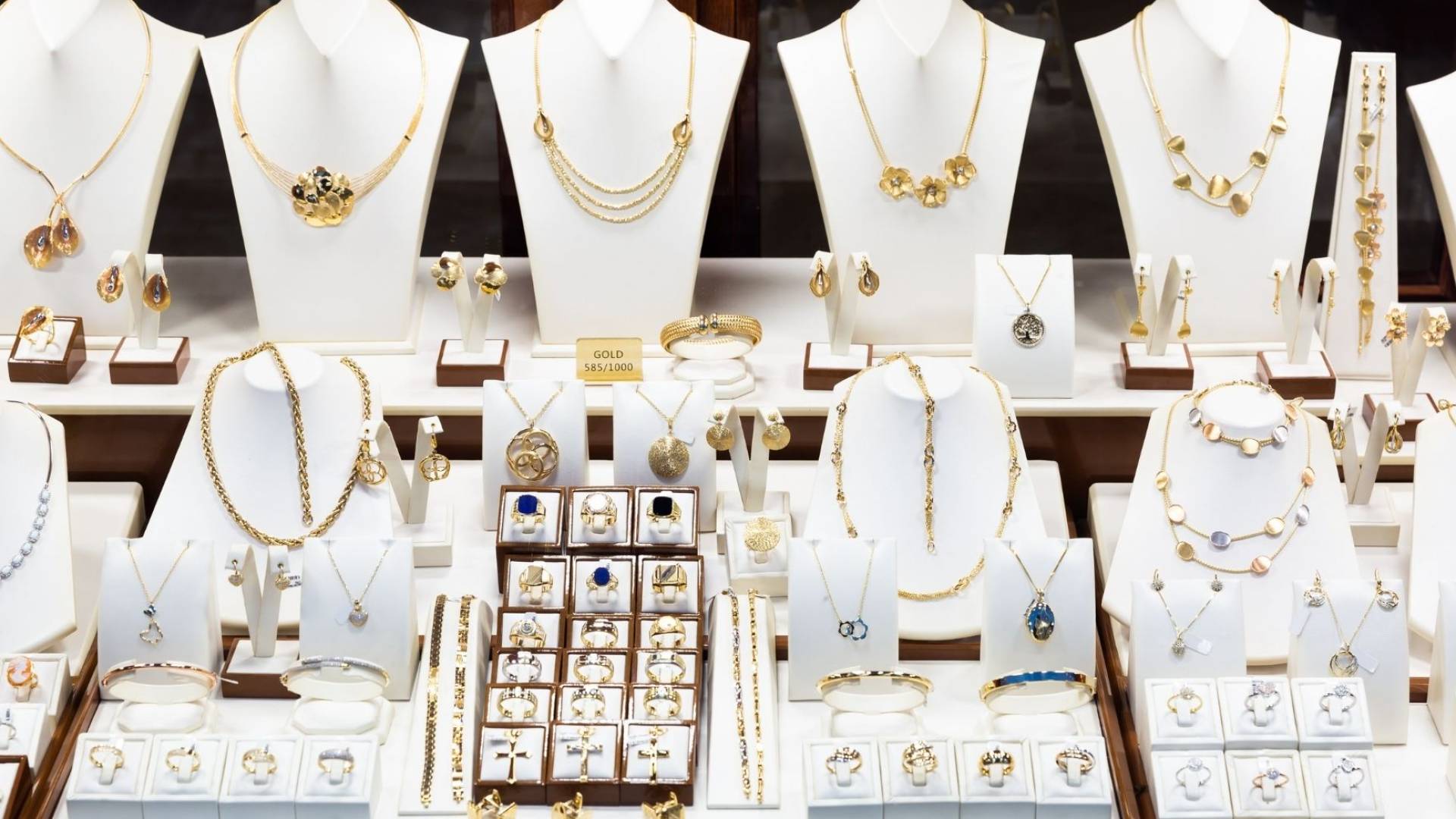 مجوهرات ذهبية