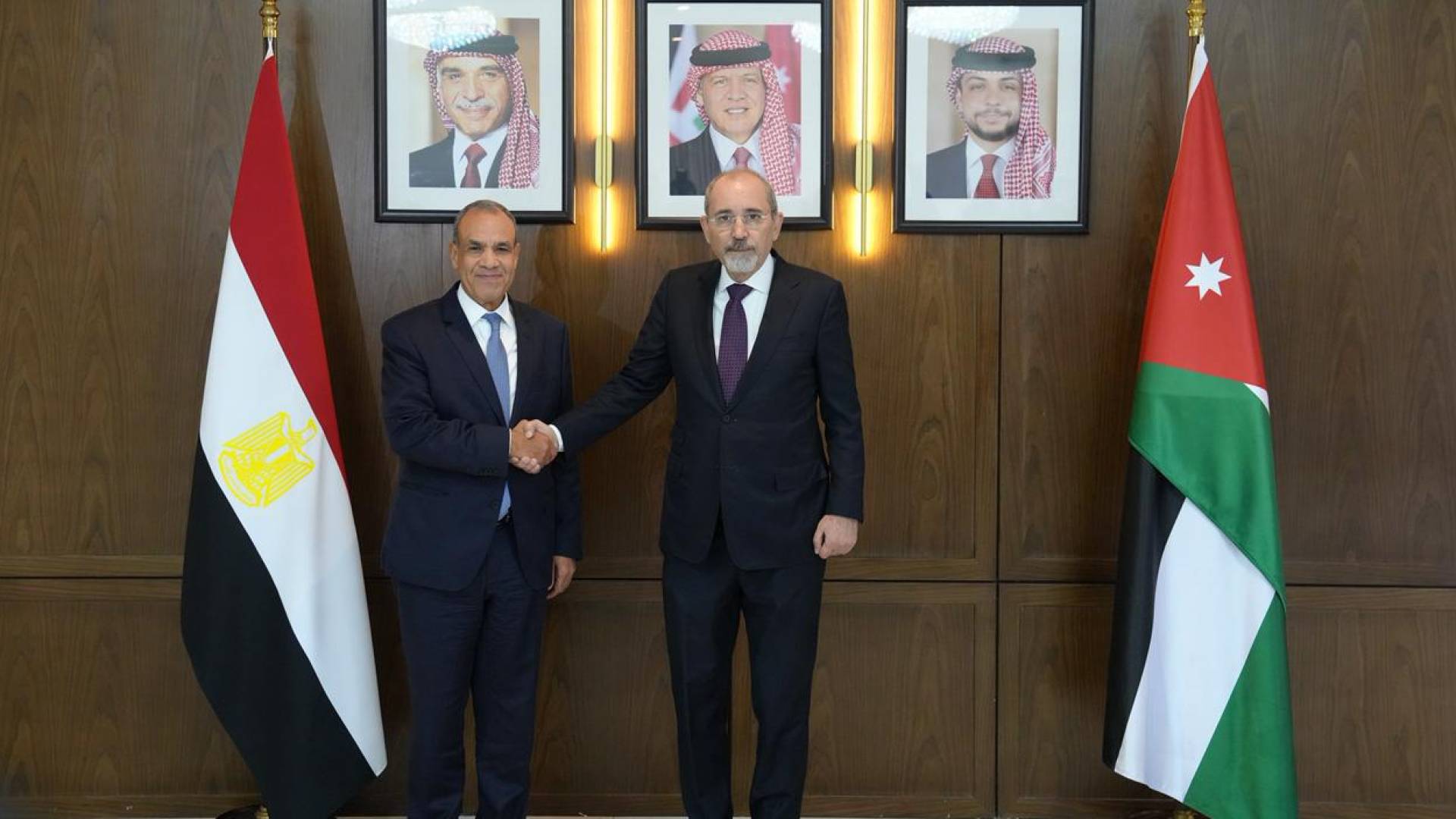 وزير الخارجية وشؤون المغتربين أيمن الصفدي و وزير الخارجية والتعاون الدولي والمصريين بالخارج الدكتور بدر عبدالعاطي