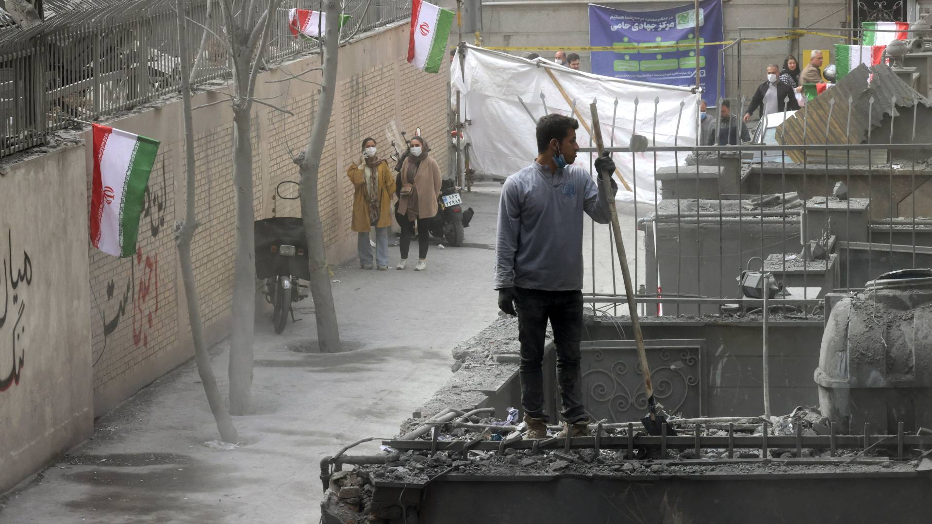 اثار الدمار في إيران