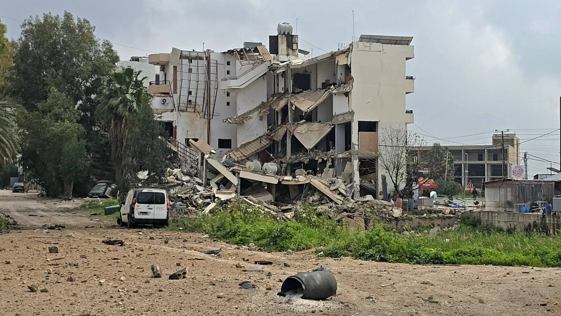 دمار في لبنان