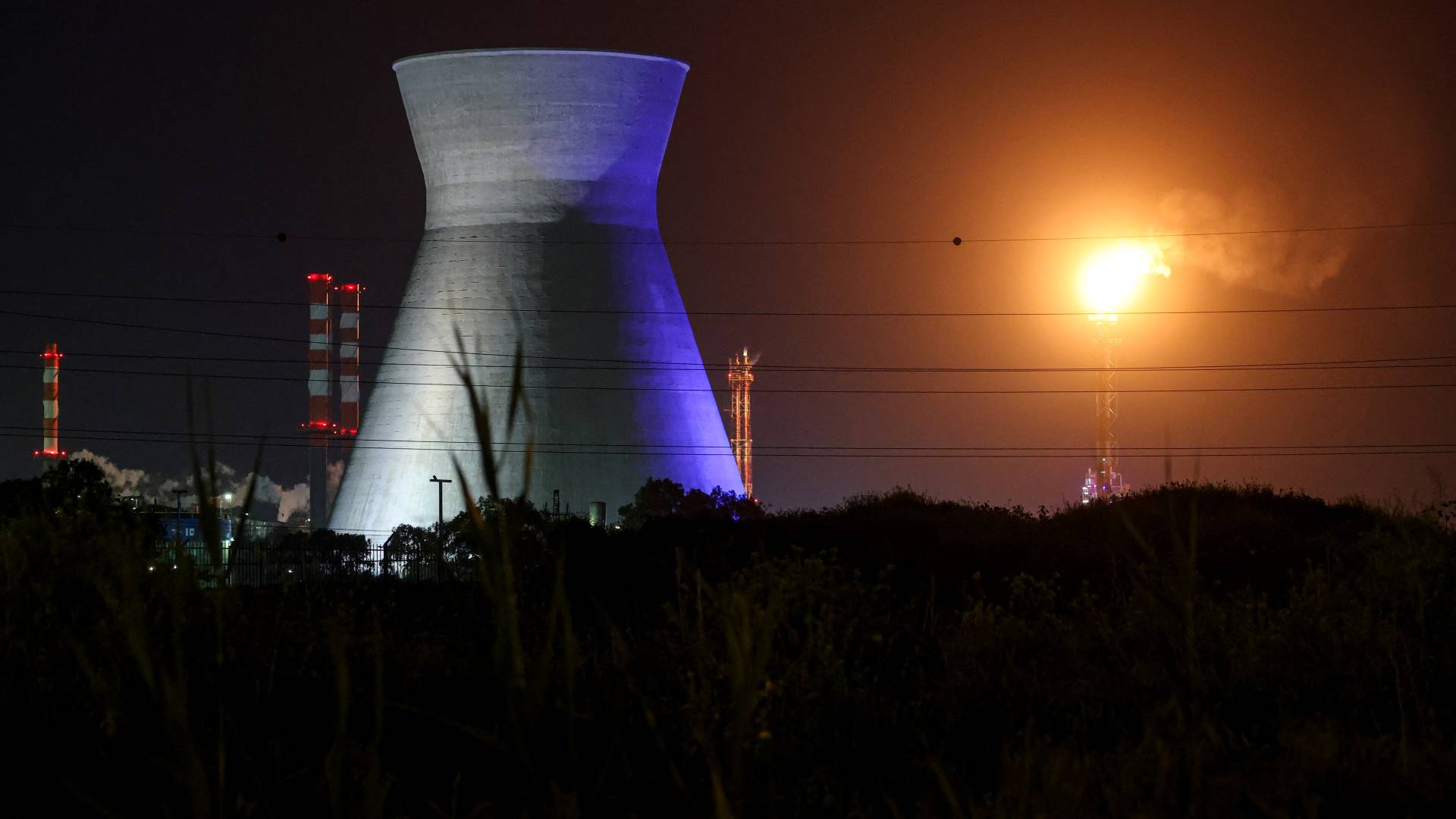 قصف ايراني على مصفاة النفط بمدينة حيفا