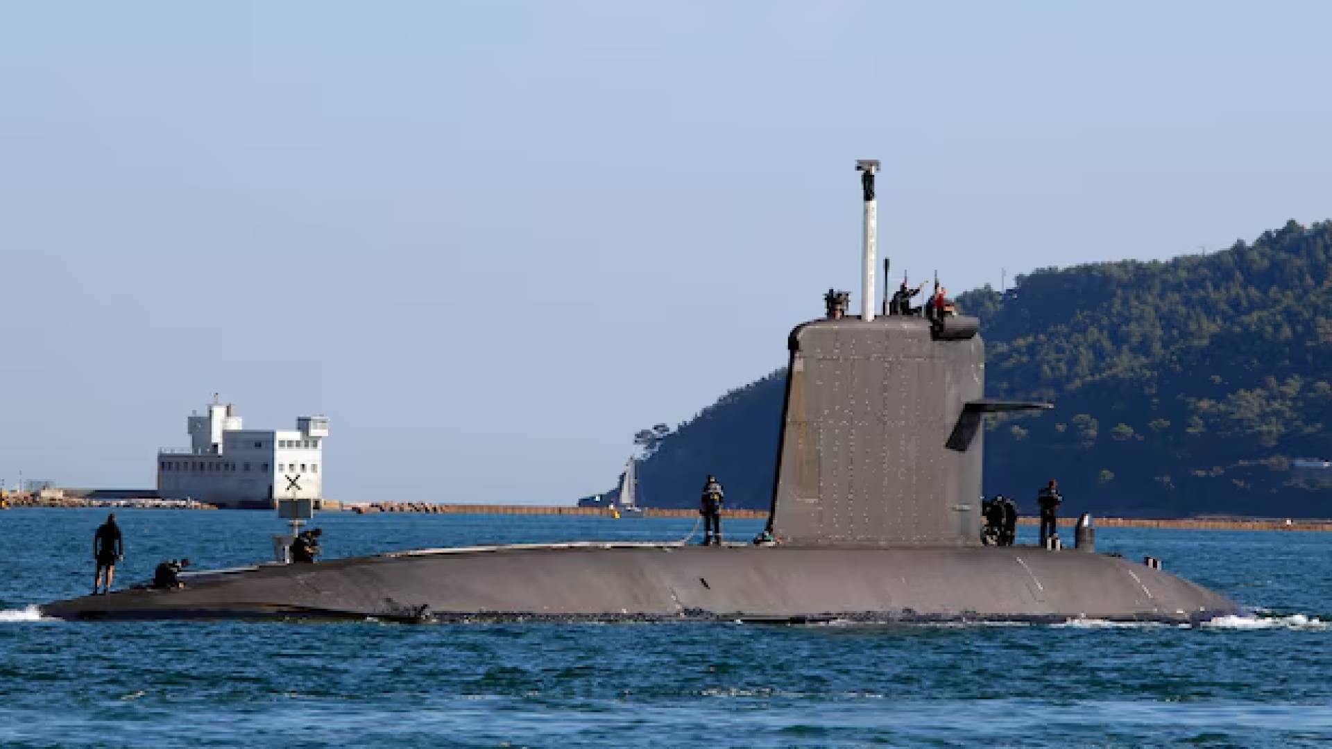 غواصة تعمل بالطاقة النووية