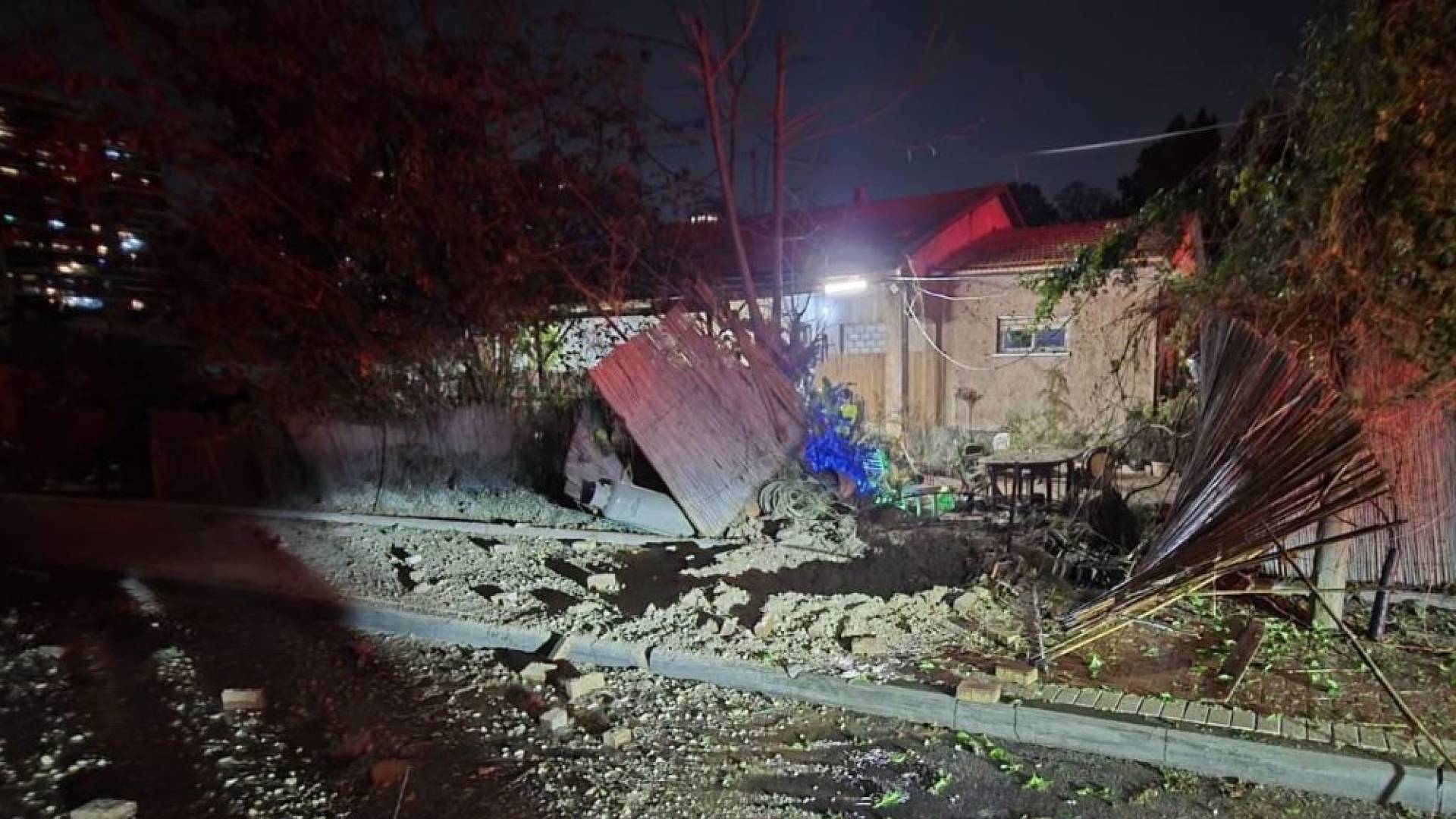 الدمار الموجود في الأراضي المحتلة نتيجة الضربة الإيرانية