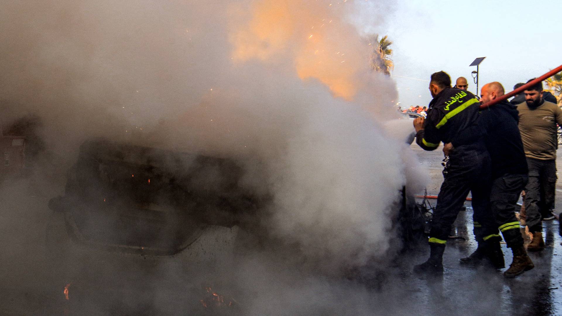 جيش الاحتلال يقصف مركبة في لبنان