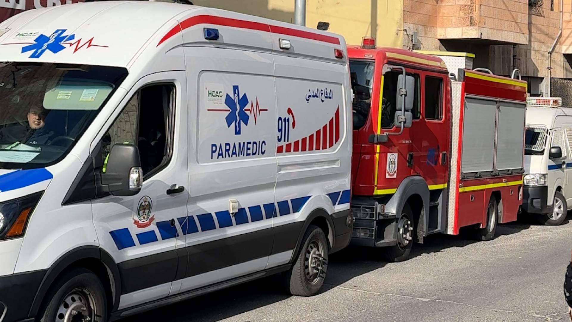 صورة من تواجد جهاز الدفاع المدني في الموقع