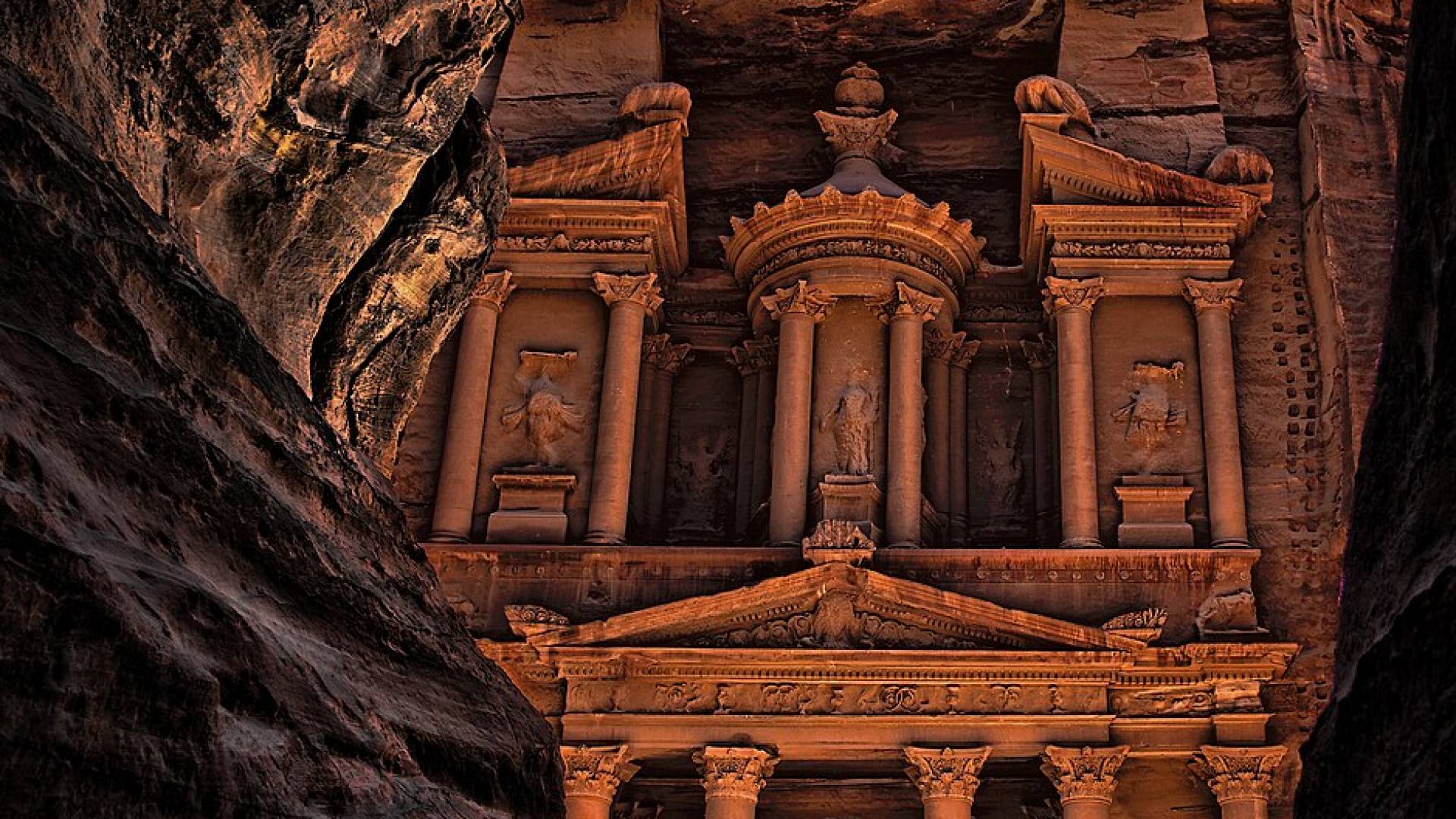 مدينة البترا الوردية