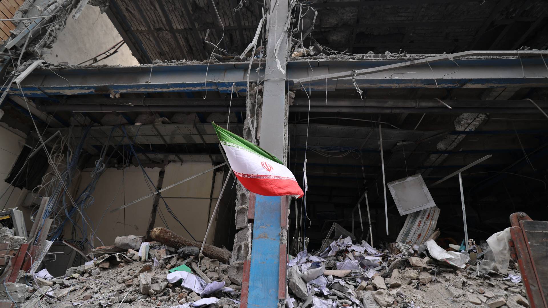 القصف على طهران