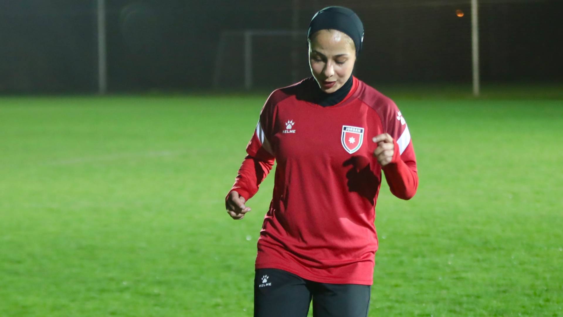 لاعبة المنتخب الوطني حلا مرار من التدريبات