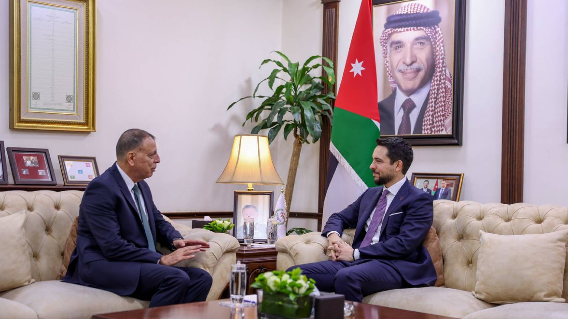 خلال زيارة ولي العهد الأمير الحسين لـ وزارة الداخلية