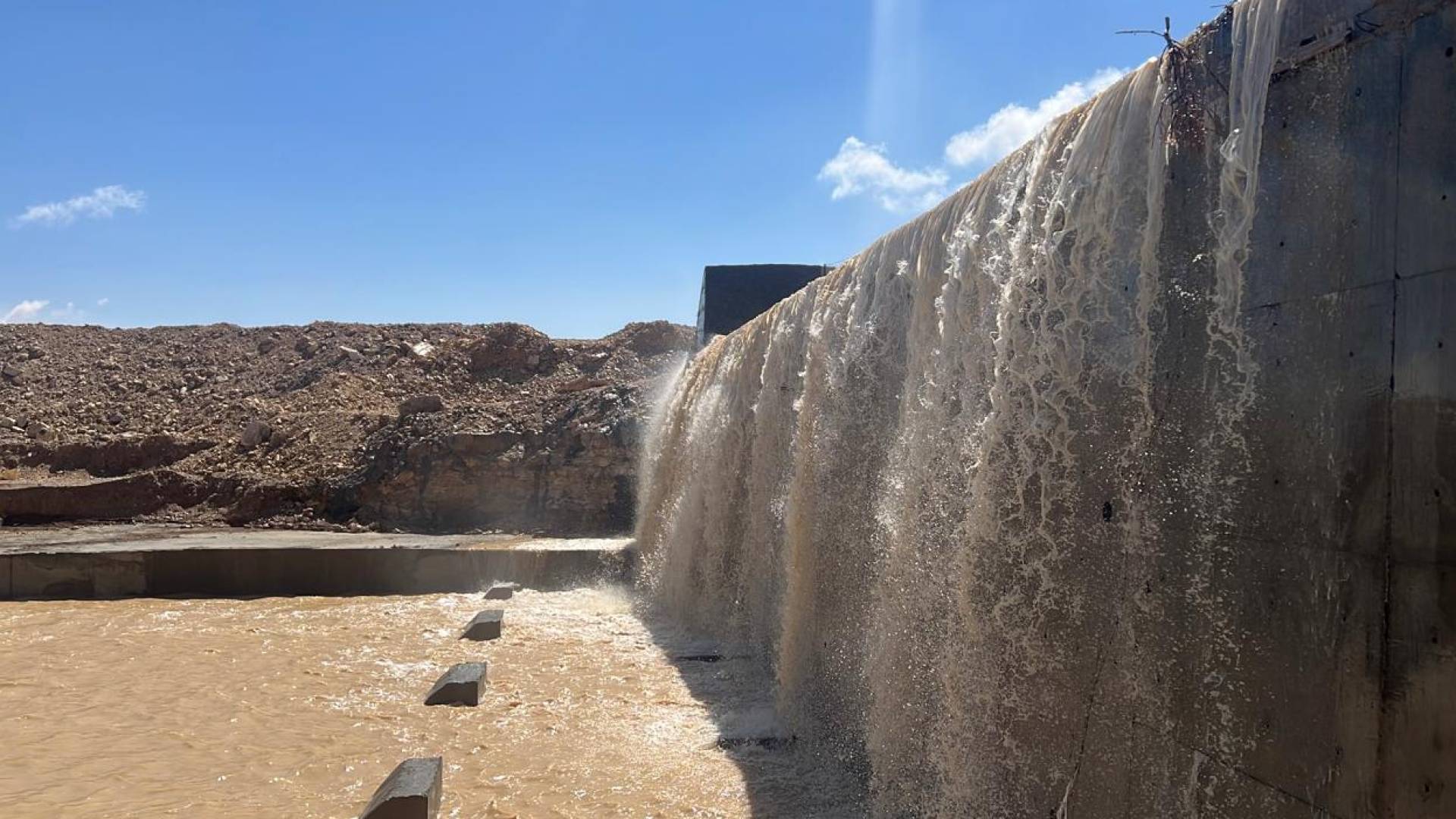 فيضان سد الوحيدي في محافظة معان