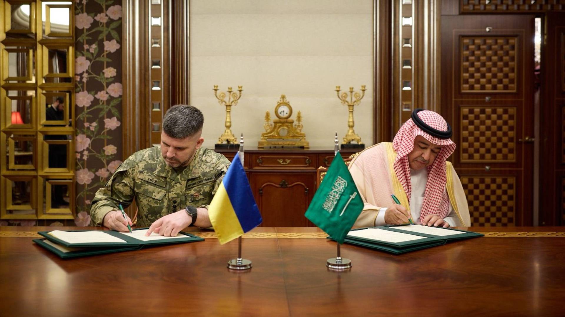 توقيع مذكرة ترتيبات تتعلق بـ "المشتريات الدفاعية" بين السعودية وأوكرانيا