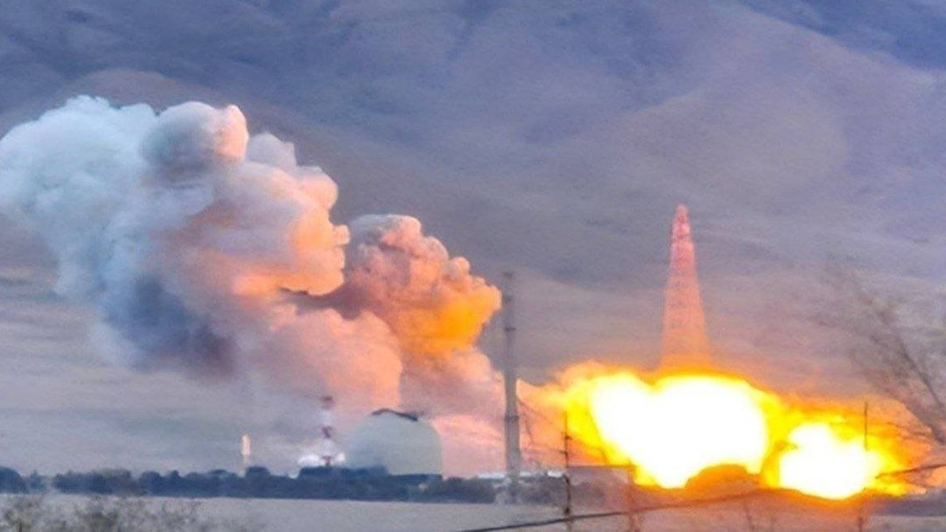 مصنع الكعكة الصفراء أثناء إستهدافه