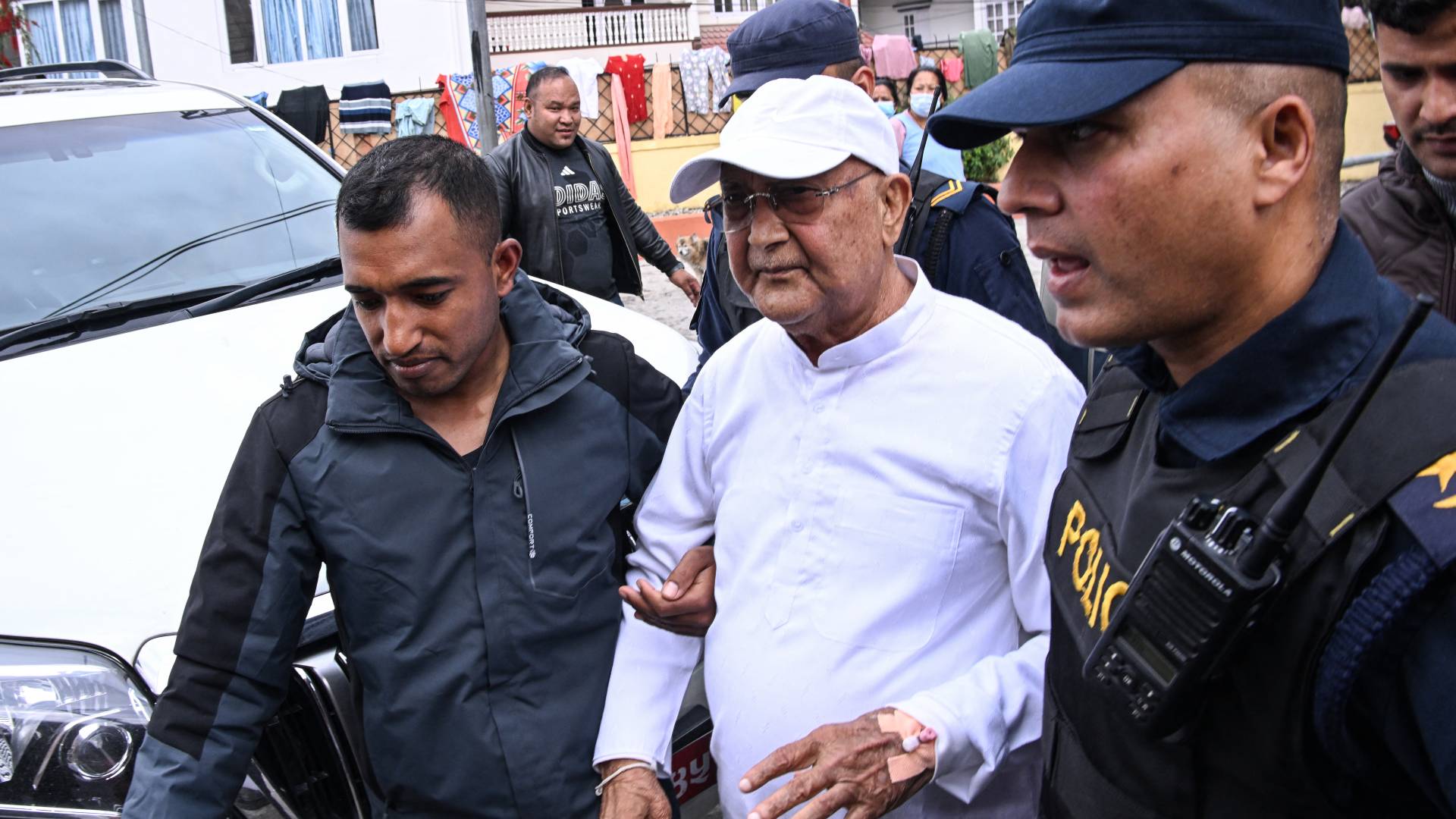 اعتقال رئيس الوزراء النيبالي السابق