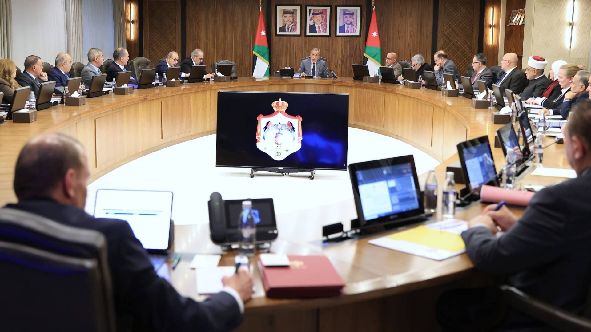 الحكومة تصدر سلسلة قرارات مهمة للأردنيين في ظل الأوضاع الأقليمية