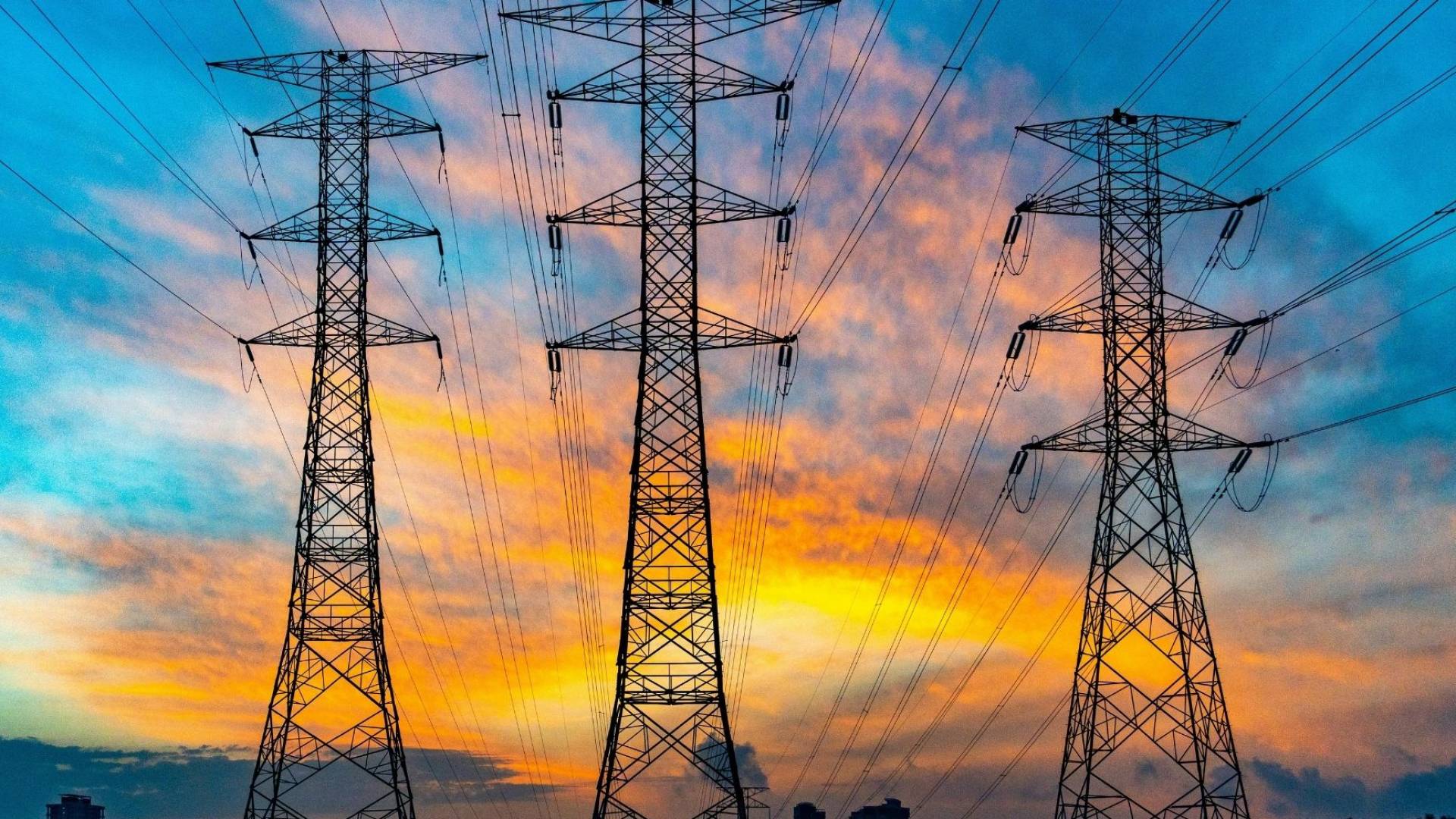 أعمدة كهرباء