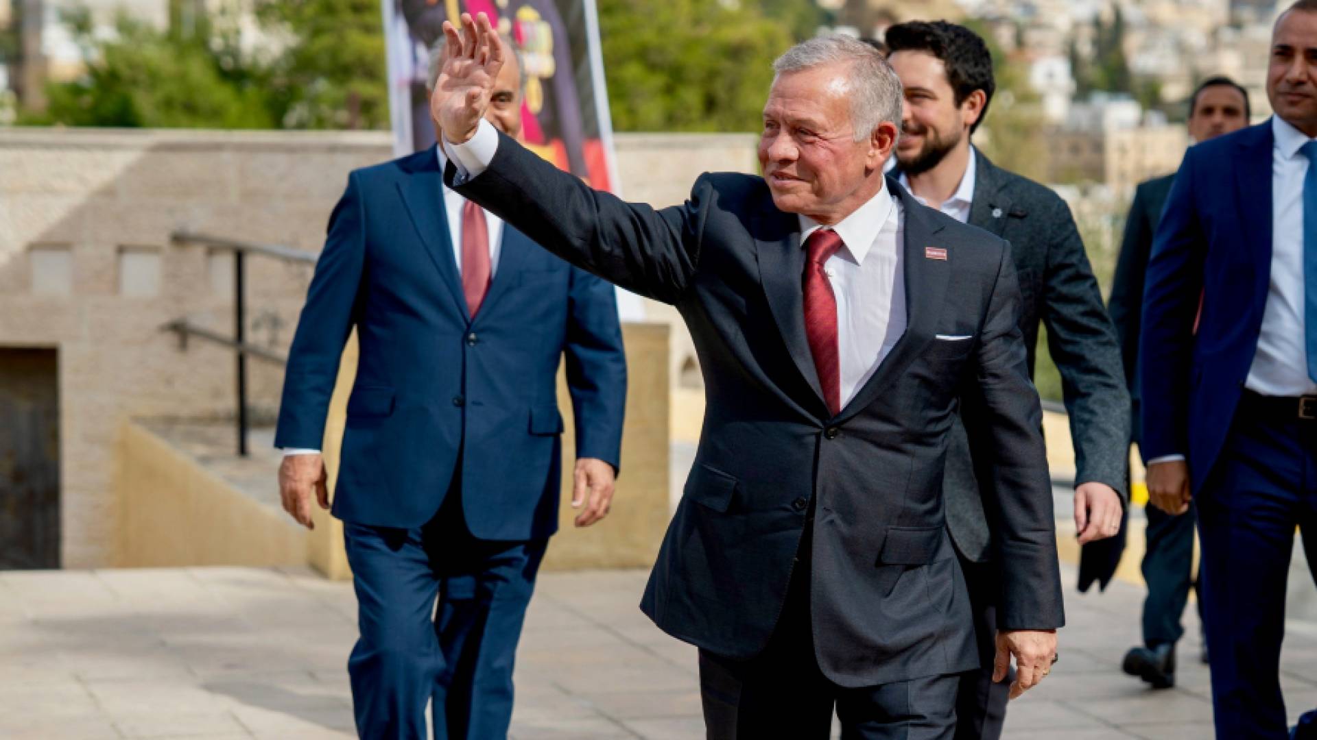 جلالة الملك عبد الله الثانقال Gemini عاد جلالة الملك عبدالله الثاني إلى أرض الوطن، اليوم الاثنين، بعد زيارة إلى المملكة العربية السعودية.