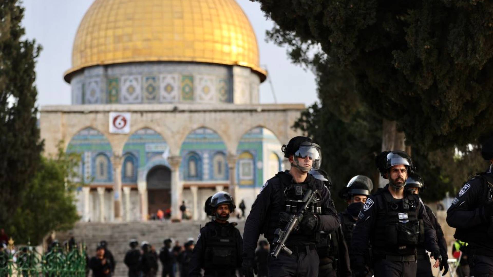 قوات الاحتلال في حرم المسجد الاقصى