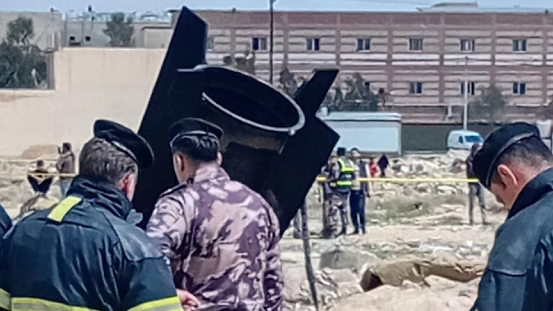 مراسل رؤيا: سقوط مقذوف في الظليل بالزرقاء والأجهزة الأمنية تتعامل معه - فيديو