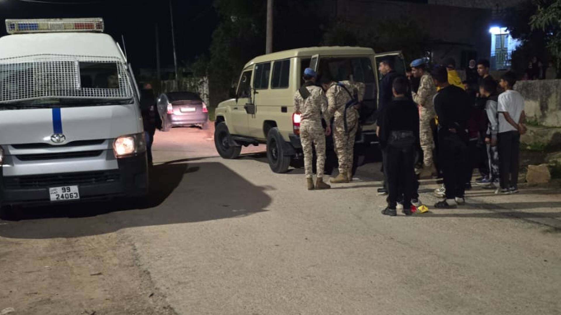 سلح الهندسة يتعامل مع شظايا