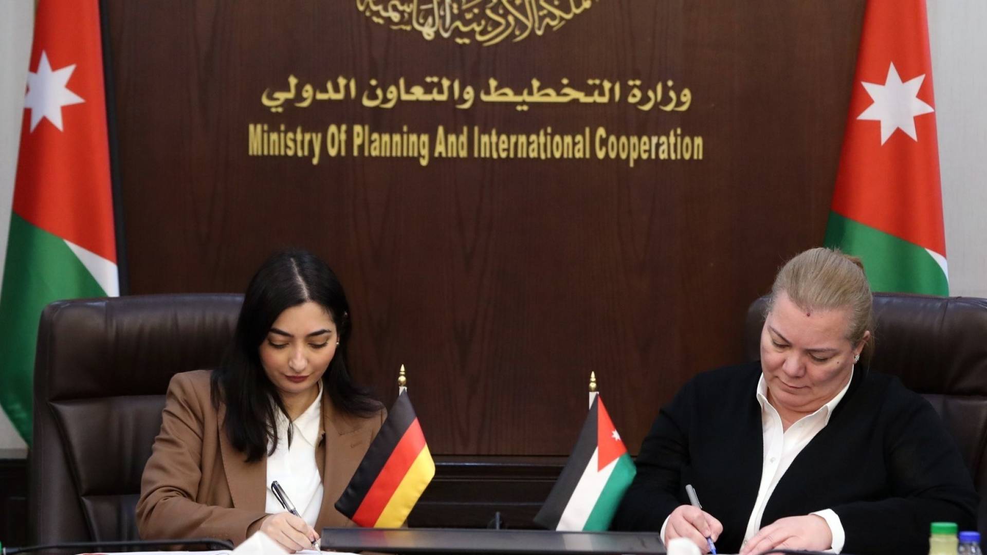 وزيرة التخطيط والتعاون الدولي زينه طوقان مع وزيرة التعاون الاقتصادي والتنمية الألمانية ريم العبالي-رادوفان