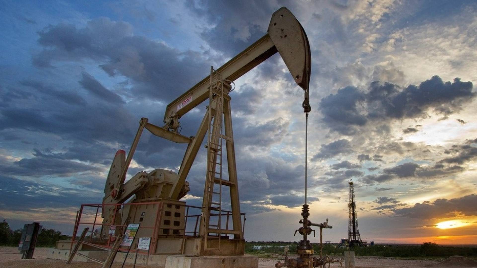 عمليات استخراج النفط