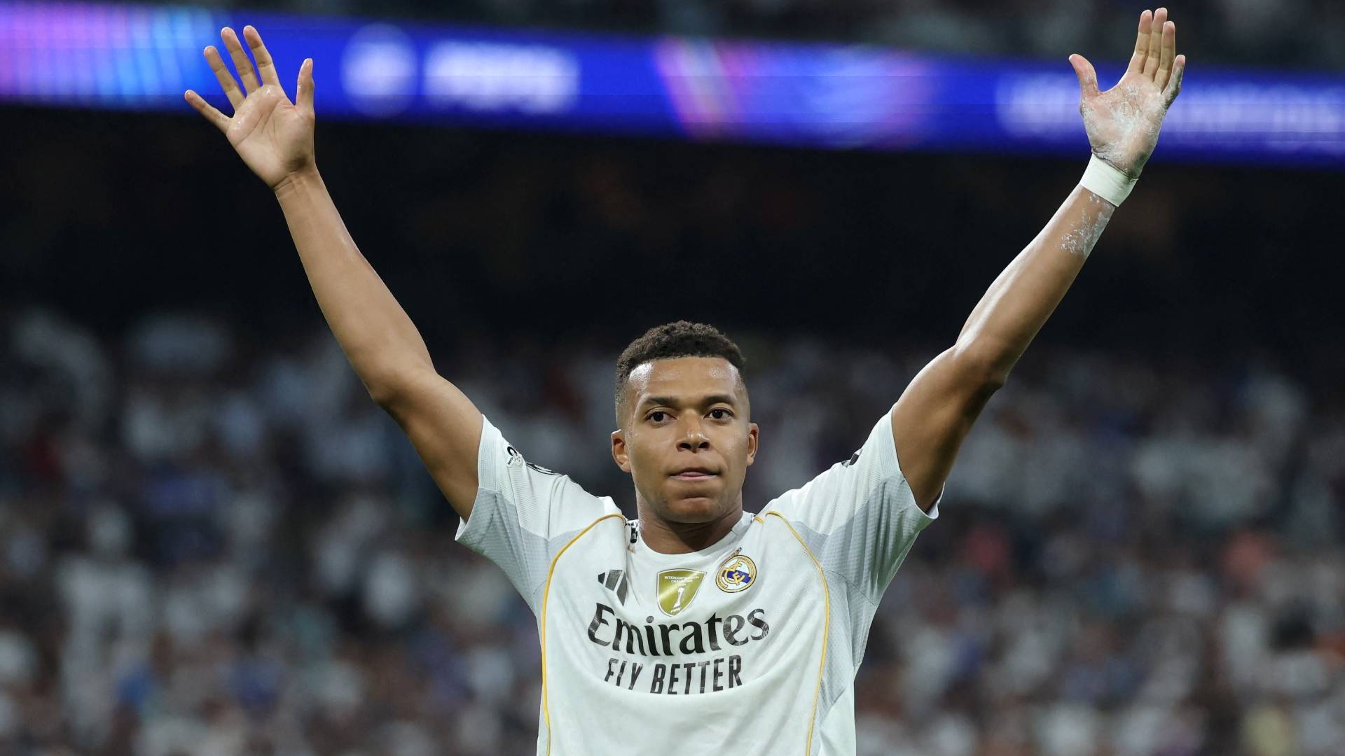 كيليان مبابي يحتفل بهدف سابق لريال مدريد