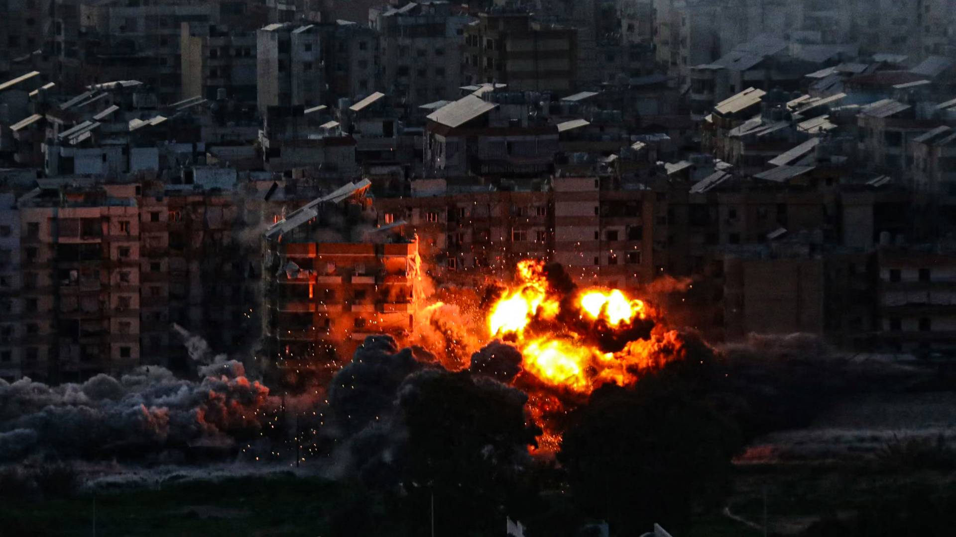 القصف على طهران