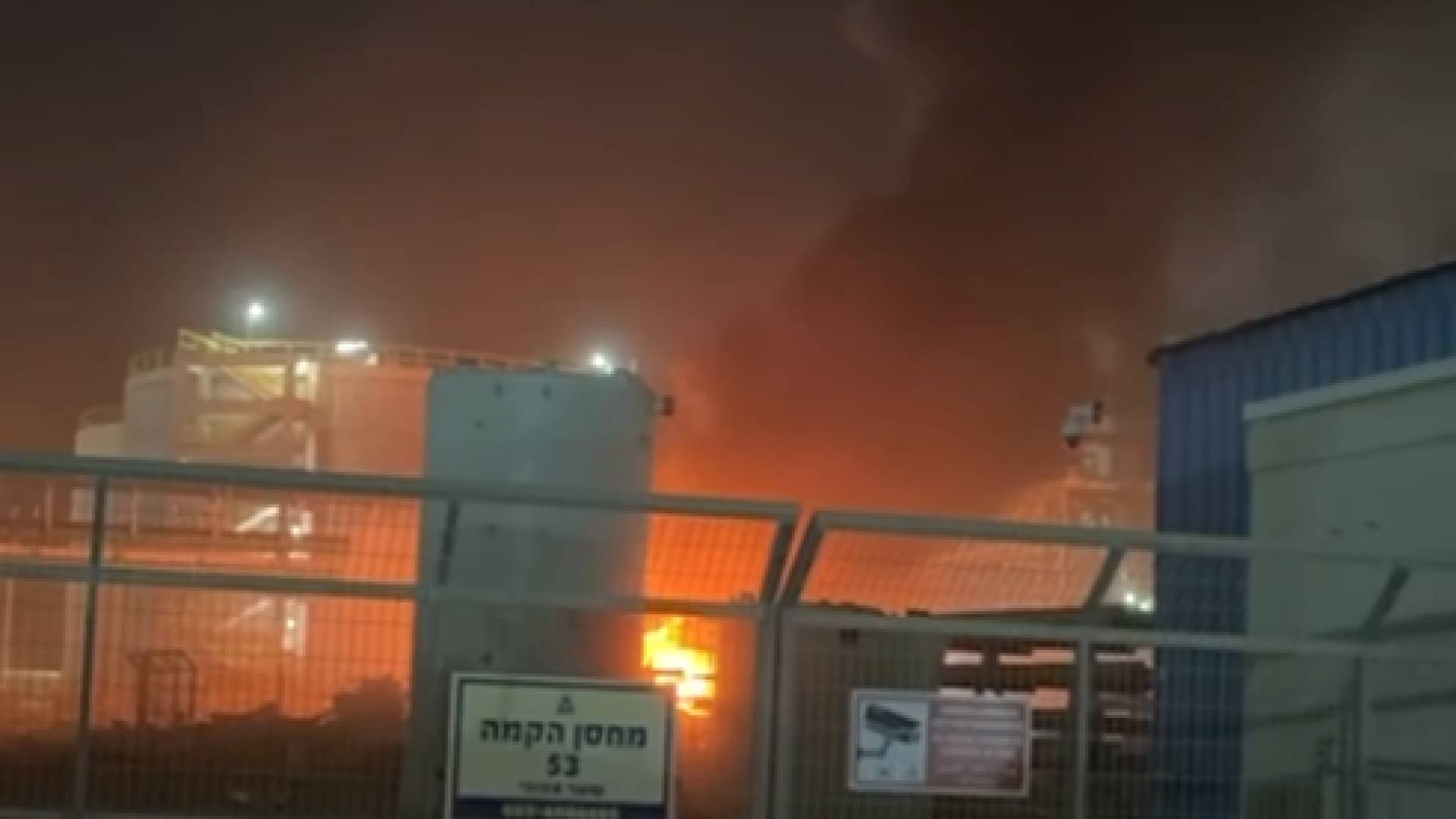 إصابة مصنع في منطقة النقب واندلاع حريق إثر هجوم صاروخي إيراني